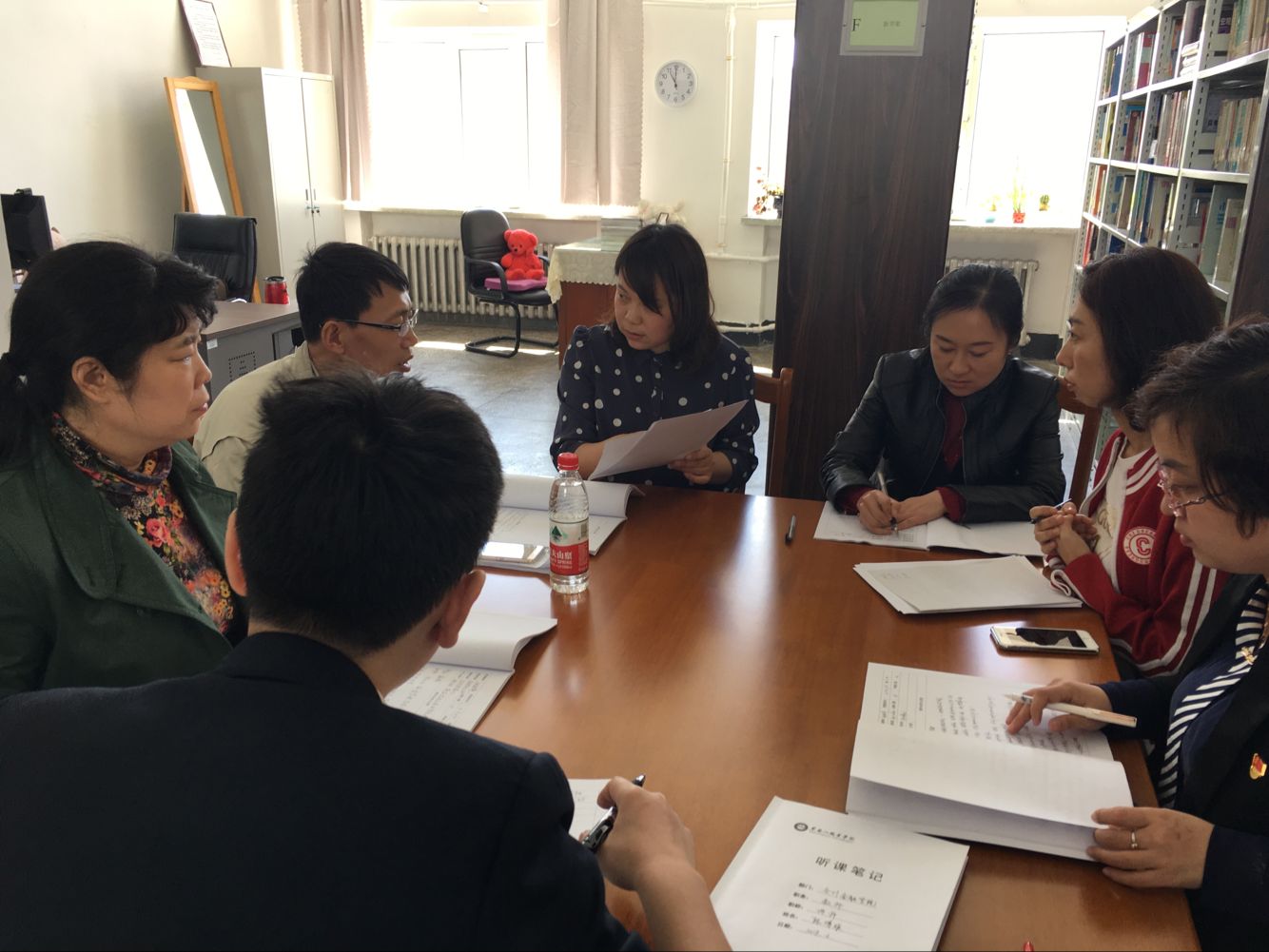 学校督导与我院教师在集体评课