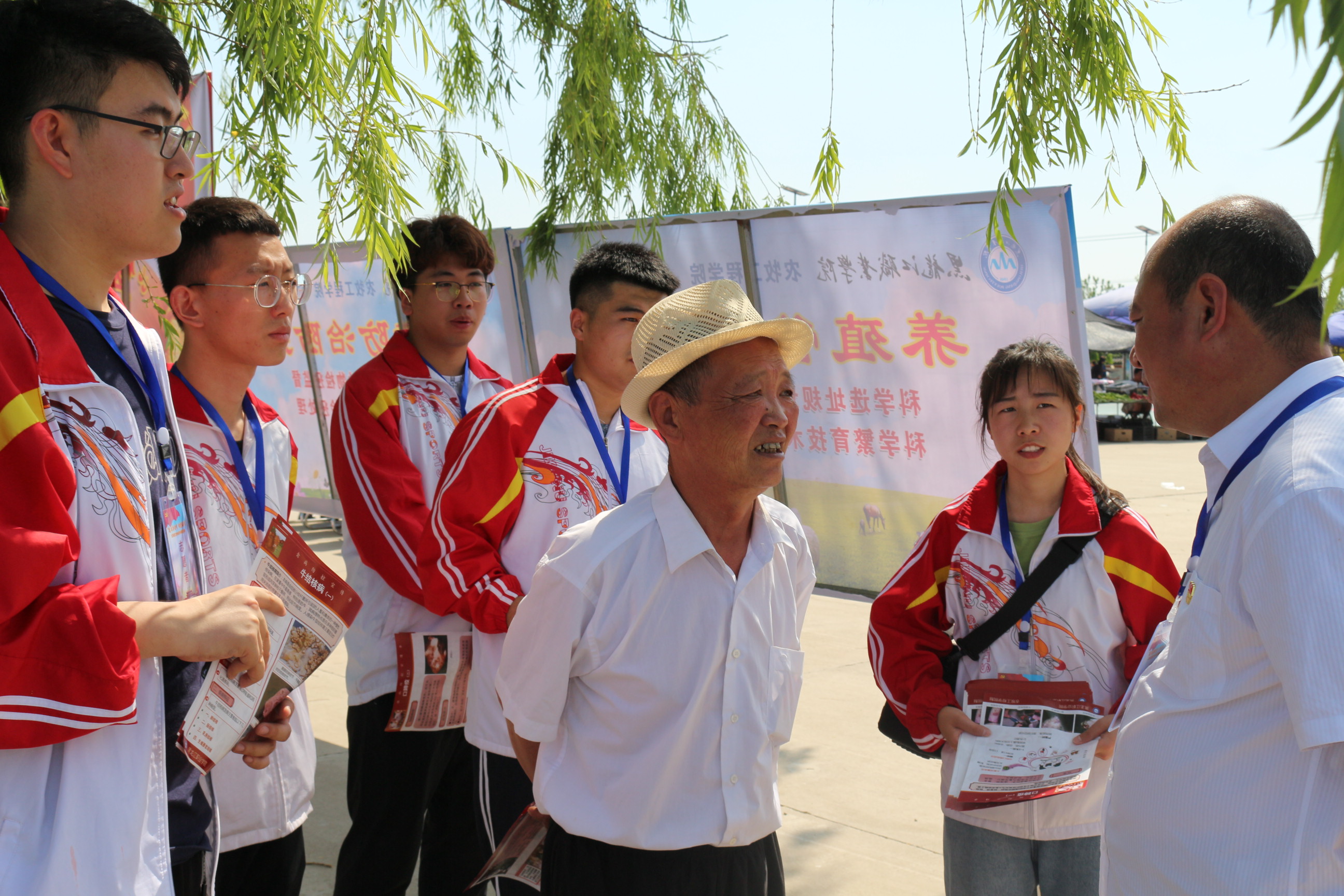农牧工程学院教师为养殖户解决养殖技术难题